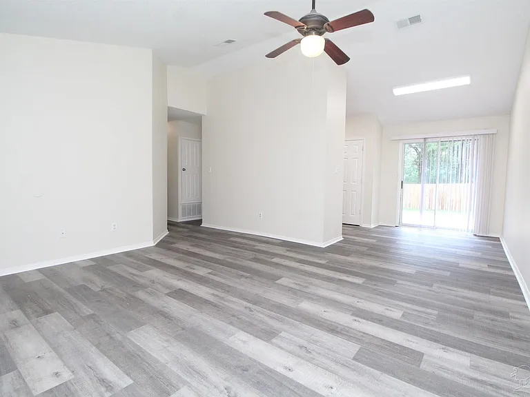 8126 Crystal Wells Pl — Photo 3