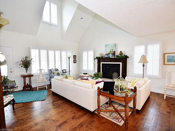 2nd image of 465 Shorefield Dr