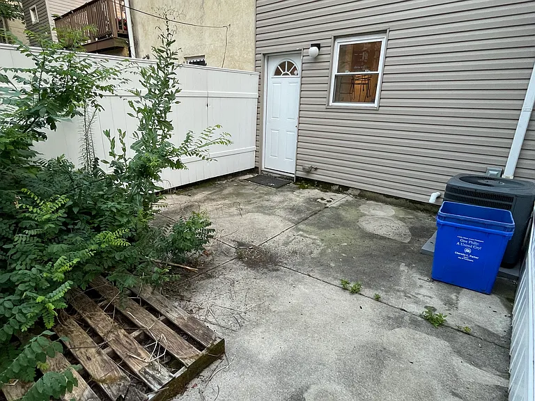 2151 Montrose St — Photo 16