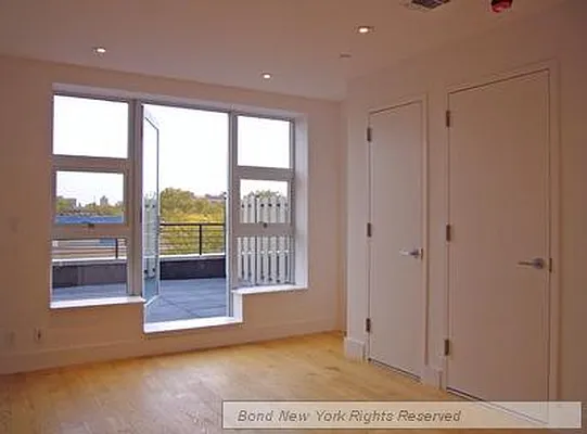 Sold by Bond New York | media 3