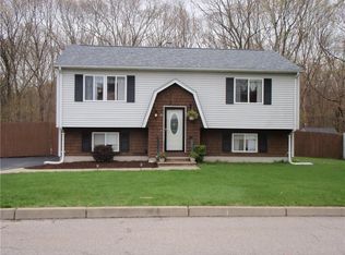 20 Drawbridge Dr, West Warwick, RI 02893