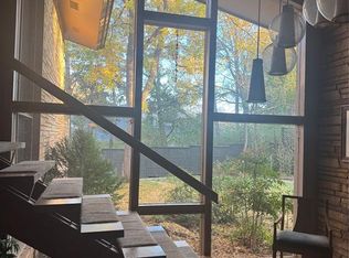 1602 Guilford Ln, Nichols Hills, OK 73120