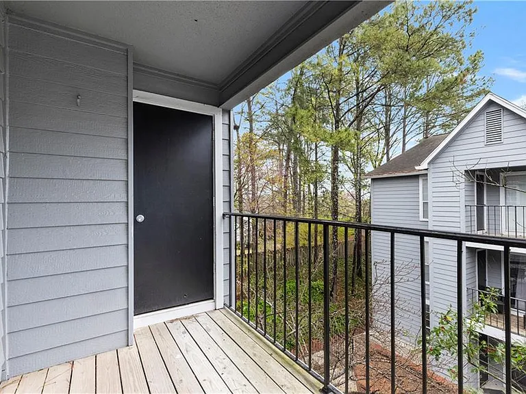 640 Granville Ct — Photo 9