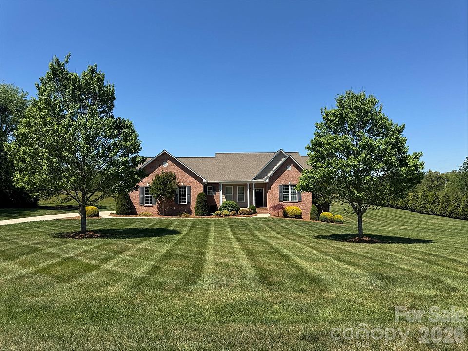 1st image of 379 Horseshoe Bend Rd