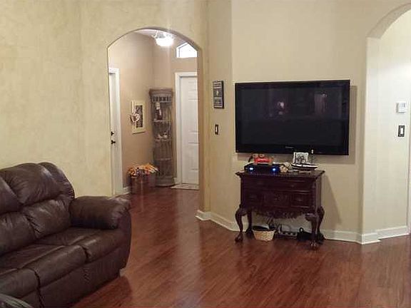 Beautiful 3/2 Family Home