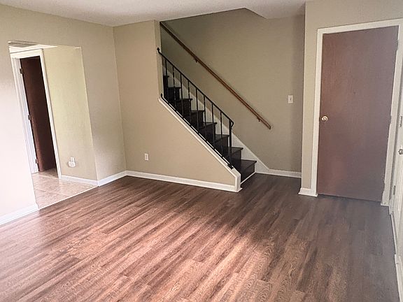 4th image of 2200 Lake Glen Ct