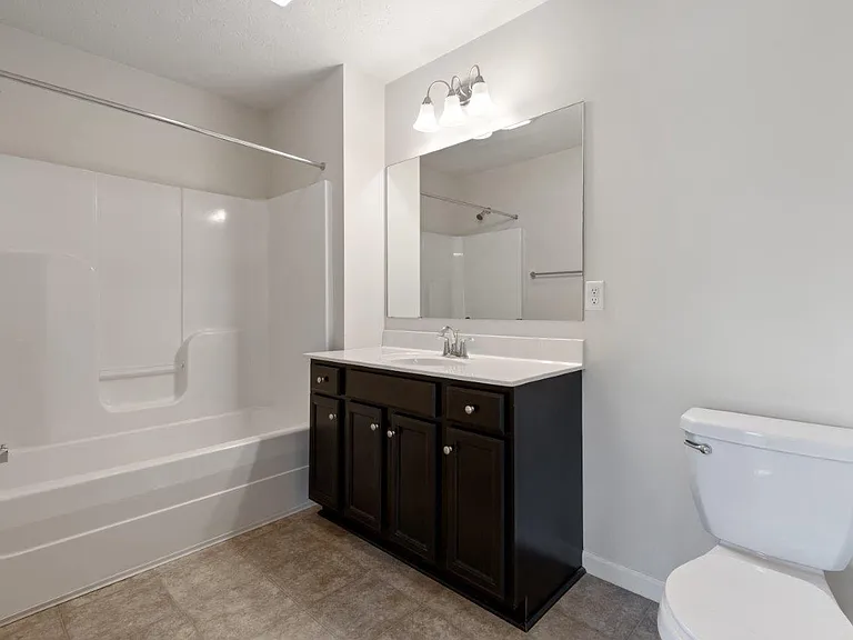 Auburn Creek Apartment Homes — Photo 10