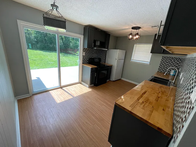 7500 Newcombe Dr — Photo 7