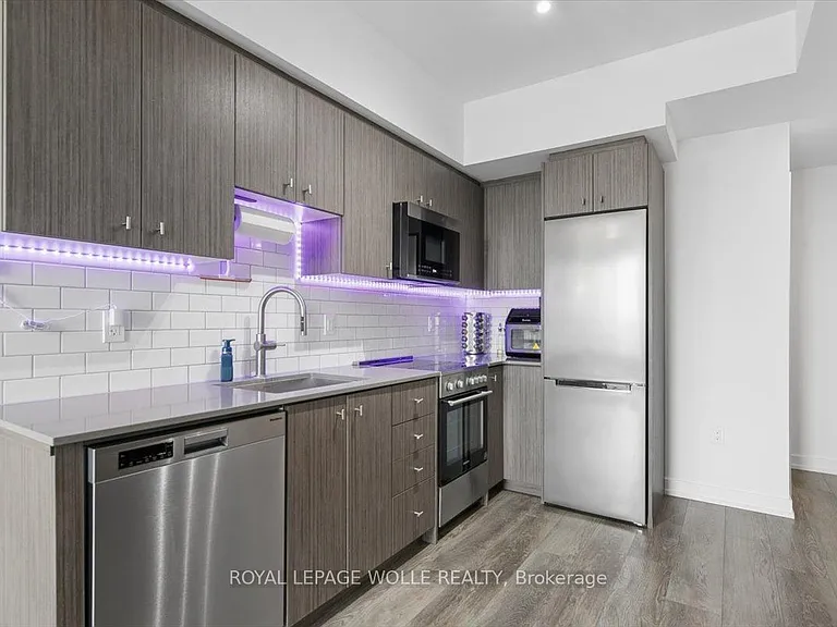15 Wellington St S #1204 — Photo 9