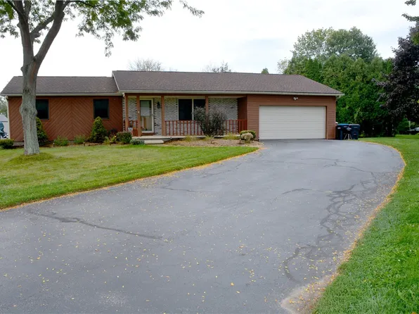 21 Overlook Trl, Rochester, NY 14612