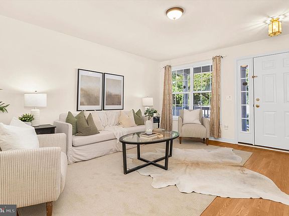 2nd image of 909 8th St