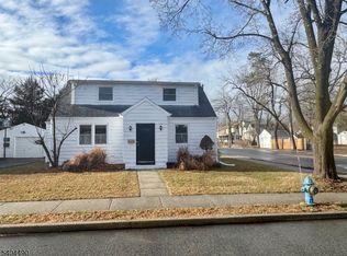 11 Van Dam Ave, Bloomingdale Boro, NJ 07403