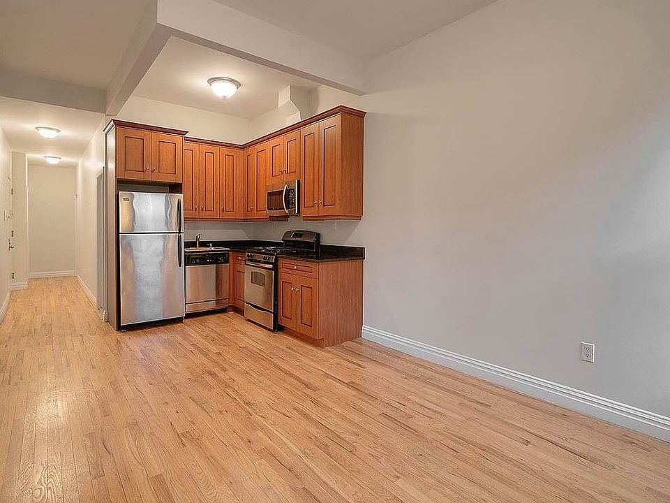 1st image of 311 W 48th St APT 3