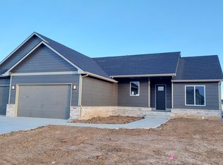 832 E Ruby Ct, Mulvane, KS 67110