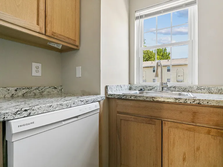 506 Genneys Way — Photo 5