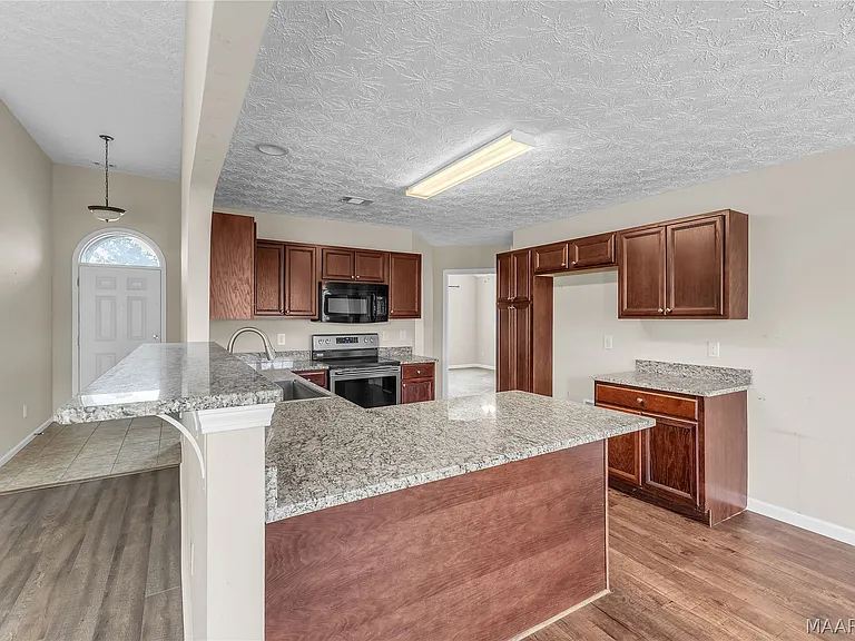 76 Zachary Cir — Photo 9
