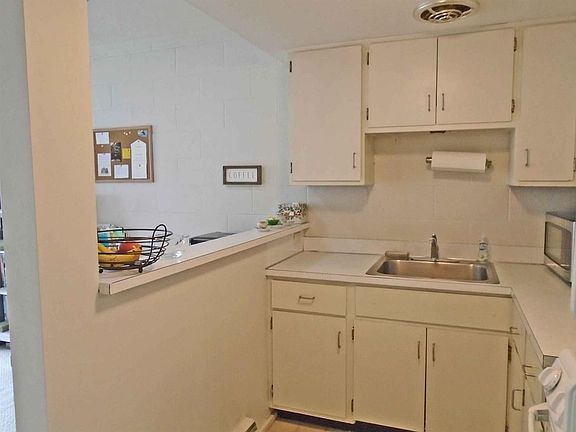 5th image of 442 S 1st St APT 2