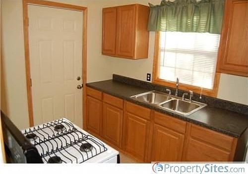 5th image of 233 E Ratcliff St