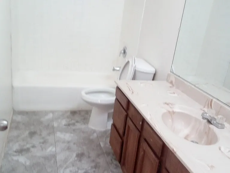 11941 Lee Ave #7 — Photo 3