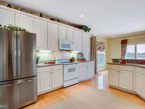 3rd image of 23 Ashland Cir