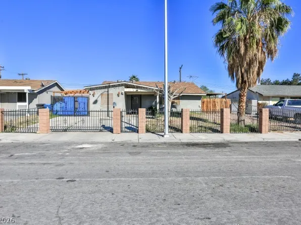 34 Del Amo Dr, Las Vegas, NV 89110