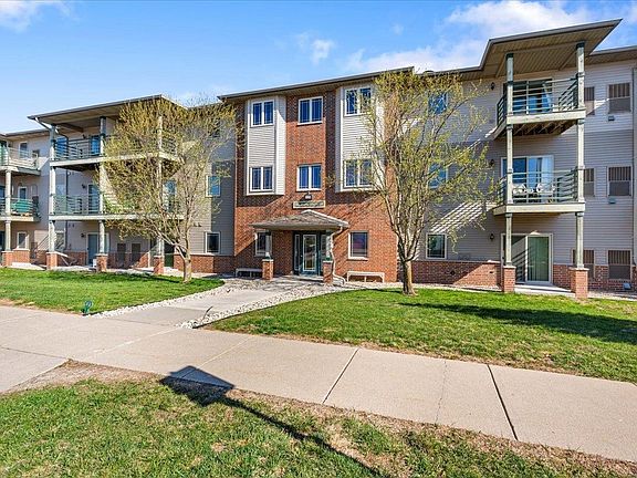 2nd image of 102 Prairie Heights Dr APT 310