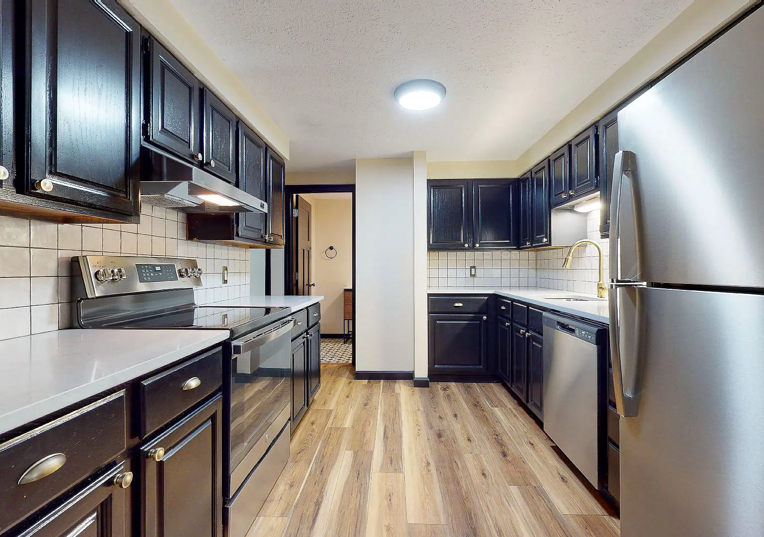 Beacon Court — Photo 1