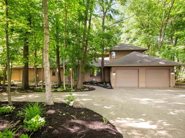 7301 W River Rd, Yorktown, IN 47396