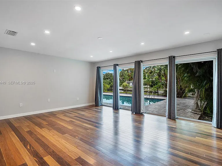 739 Blue Rd — Photo 12