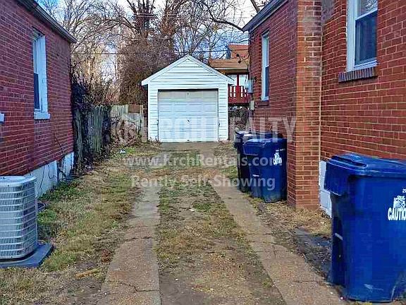 3rd image of 6849 Roberts Ave