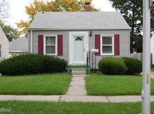19389 Kingsville St, Harper Woods, MI 48225