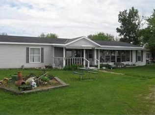 2496 E 2500 North Rd, Watseka, IL 60970