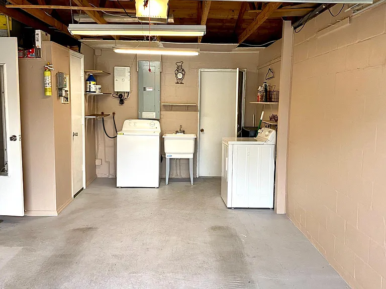 3341 Jarvis St — Photo 19