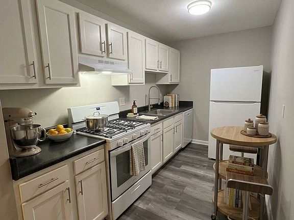 3rd image of 126 S Franklin St APT 7