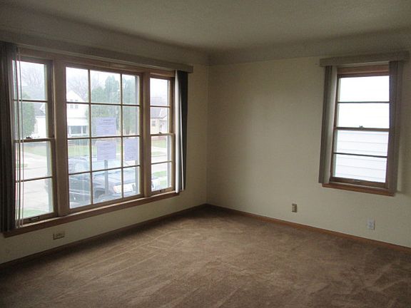 2nd image of 19297 Stafford Ave