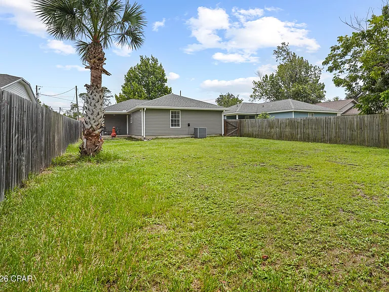 1815 Foster Ave — Photo 43