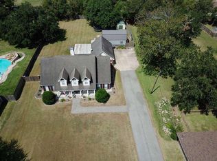 5975 Baird St, Groves, TX 77619