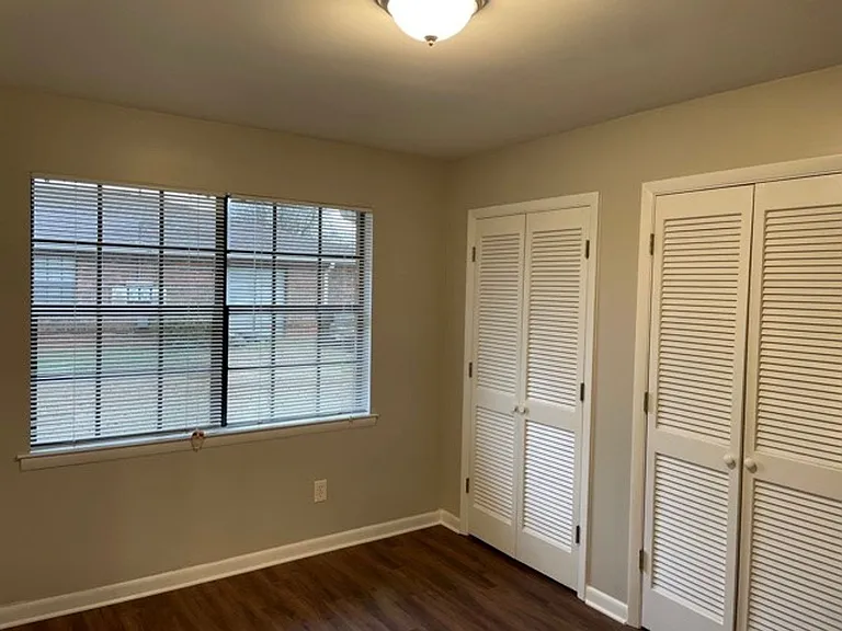 223 S Oak Ave — Photo 12