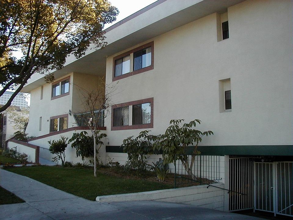 2nd image of 370 W Wilson Ave #105