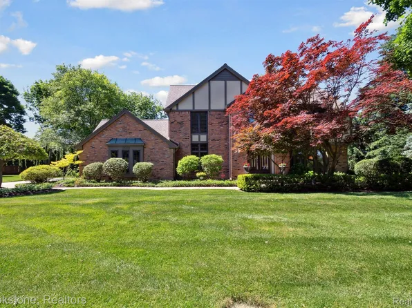 37055 Fox Gln, Farmington Hills, MI 48331