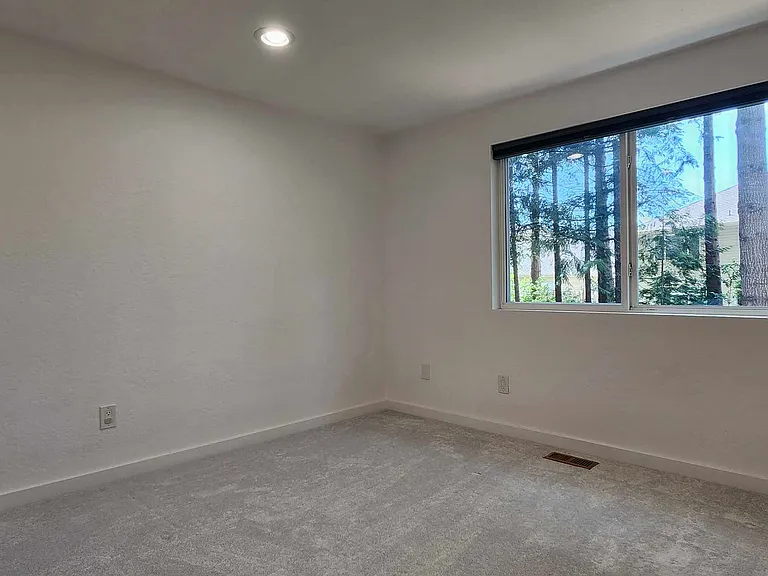 2417 Sahalee Dr W — Photo 20