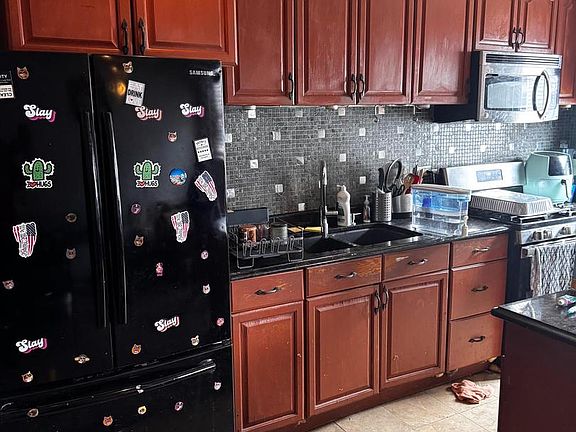 5th image of 227 Laurel Rd