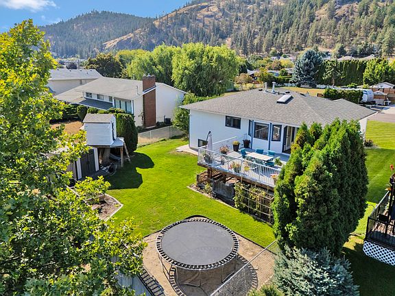 2nd image of 325 McTavish Rd