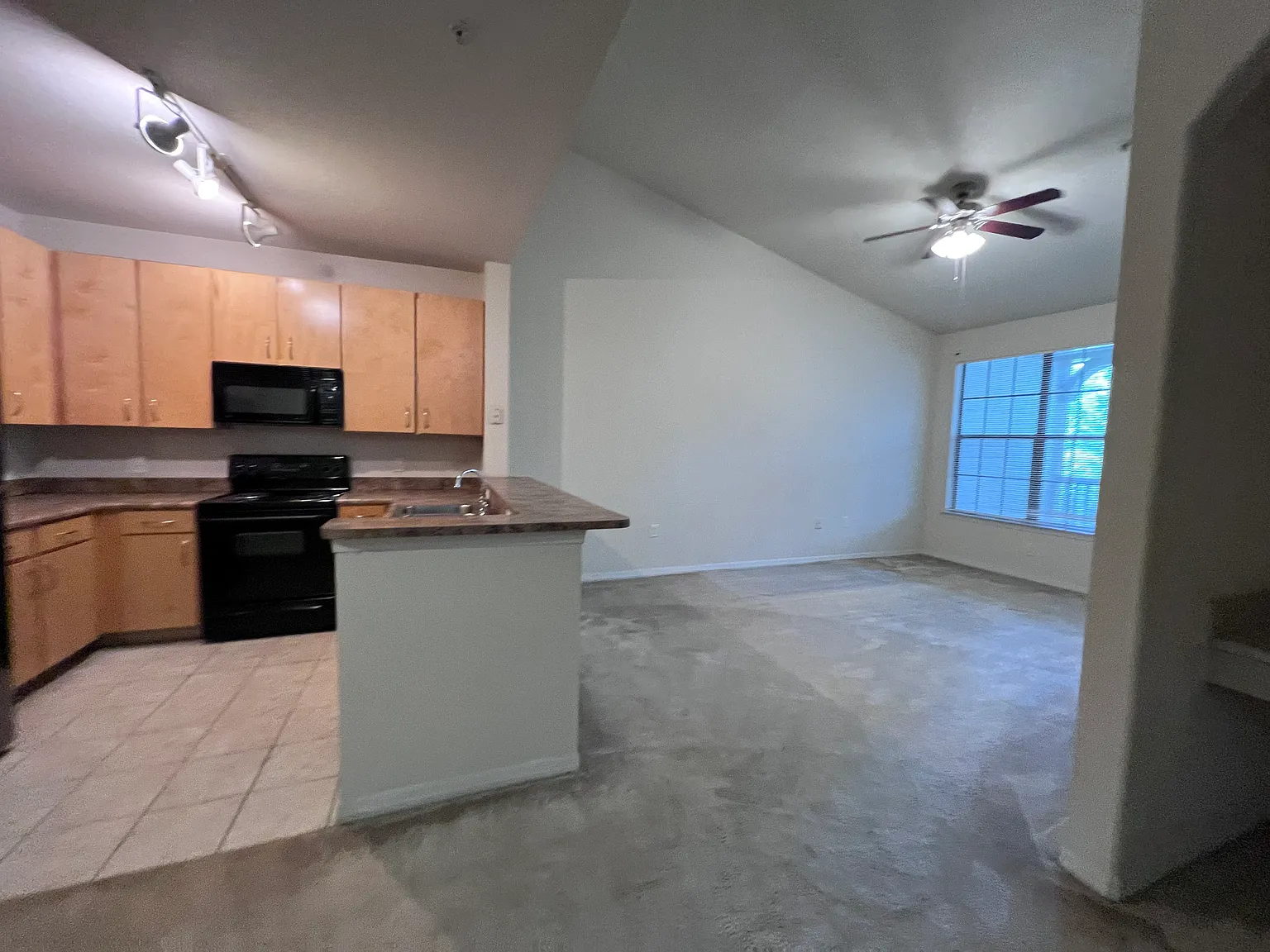 1 bed, 845 sqft, $1,350 — Photo 1
