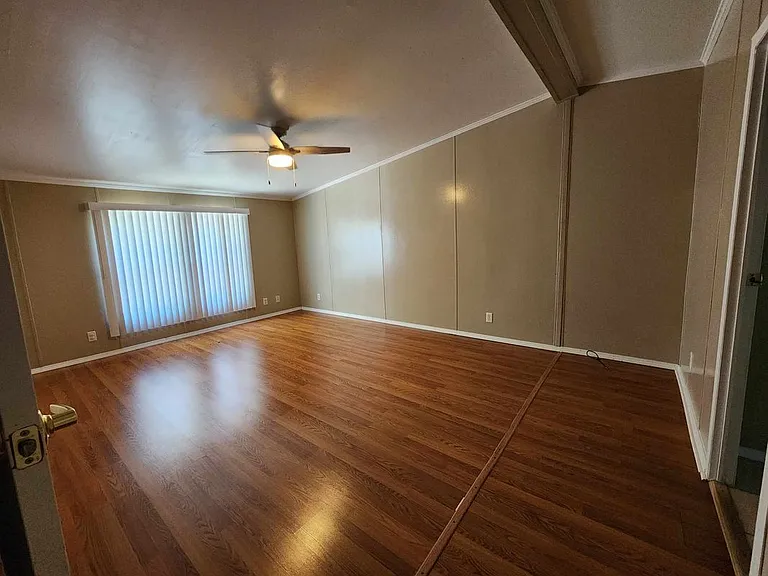 922 Ashwood St — Photo 30