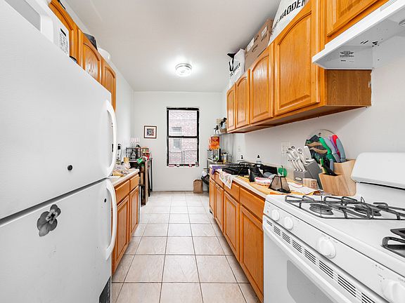 4th image of 2808 35th St APT 6B