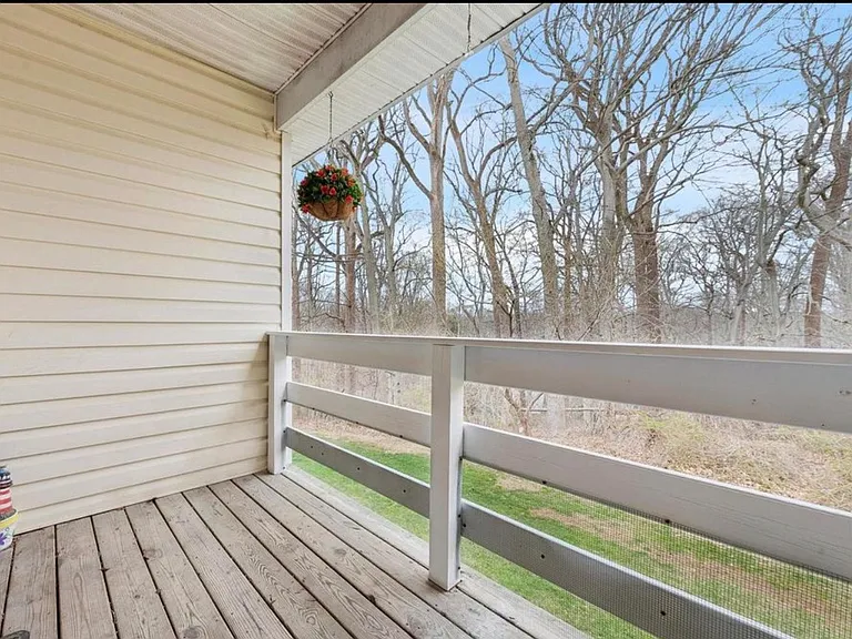 90 Bayberry Ct — Photo 5