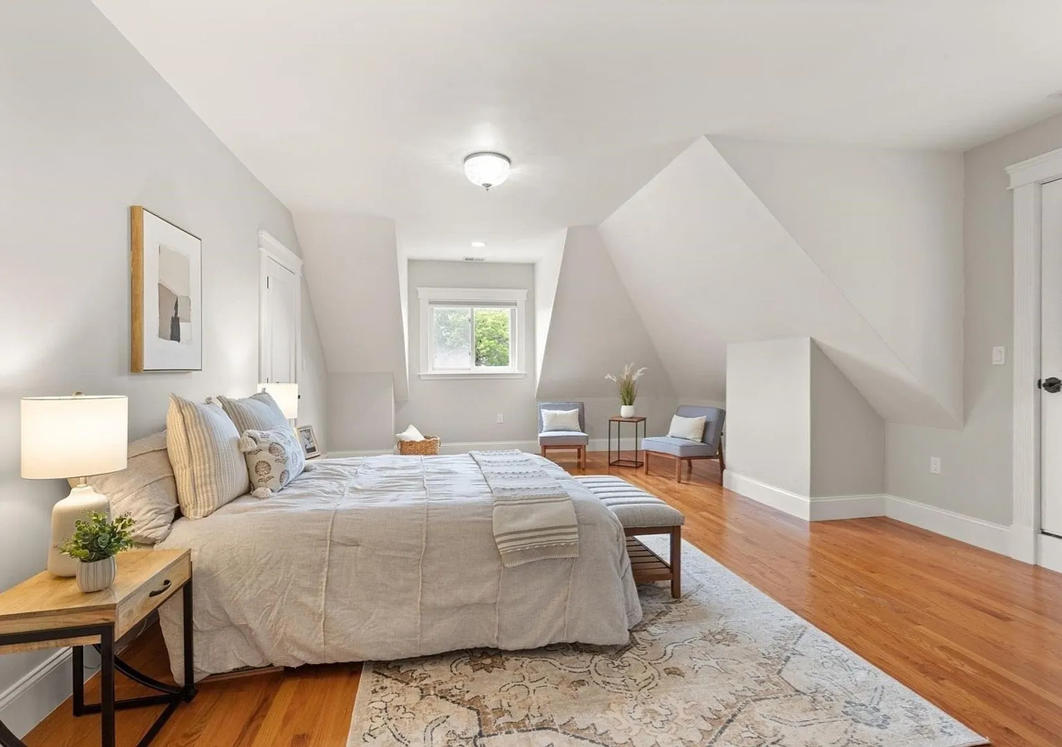 Victorian Elegance Meets Modern Luxury: Multi-Level Condo with Stunning City Views in Washington ... — Photo 4