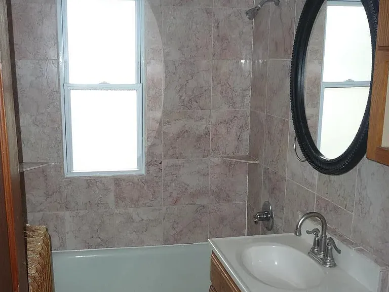 949 Margaret St — Photo 19