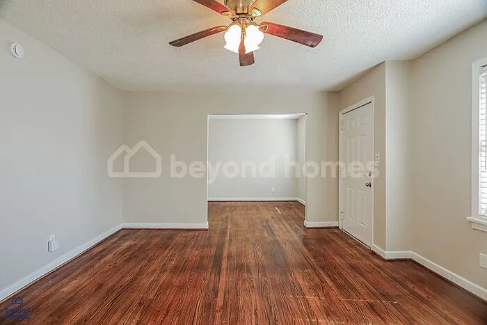 1028 Broadmoor Dr — Photo 6